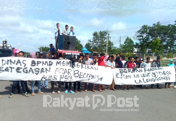 Massa Aksi Ritnawati Cakades Lalonggombu Geruduk BPMD Konsel