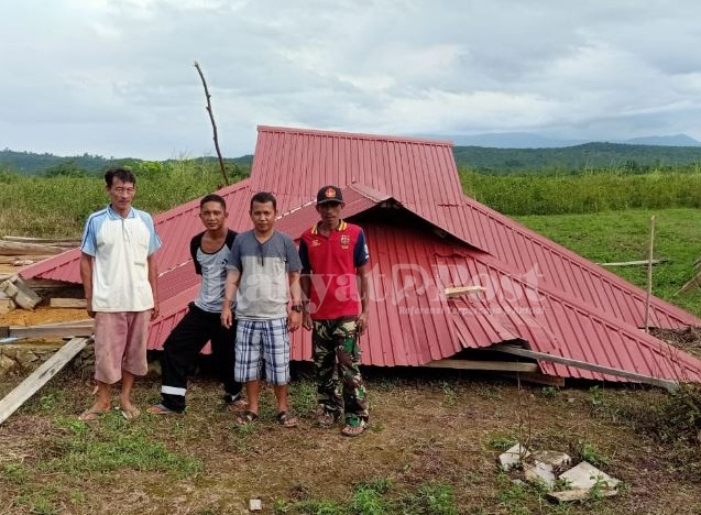 Pemda Konut Gerak Cepat, Angin Puting Beliung Porak Porandakan Rumah Warga Desa Landawe