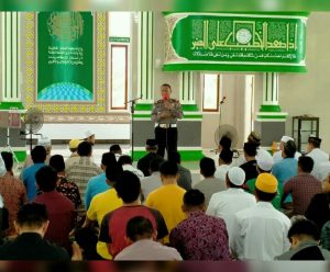 Jelang Shalat Jum’at, Kasat Lantas Konut Beri Pencerahan Jemaah Masjid As Salam
