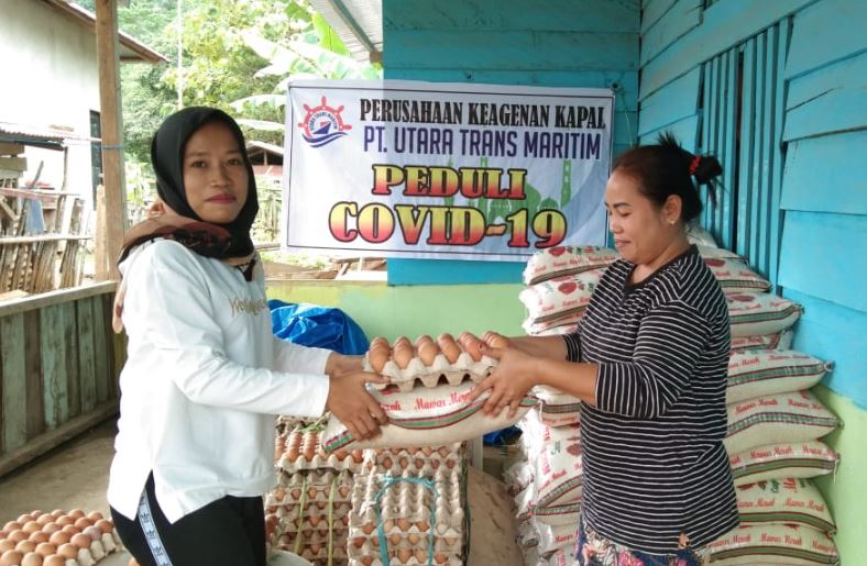 PT. Utara Trans Maritim Salurkan Bantuan Ke Tiga Desa di Konut
