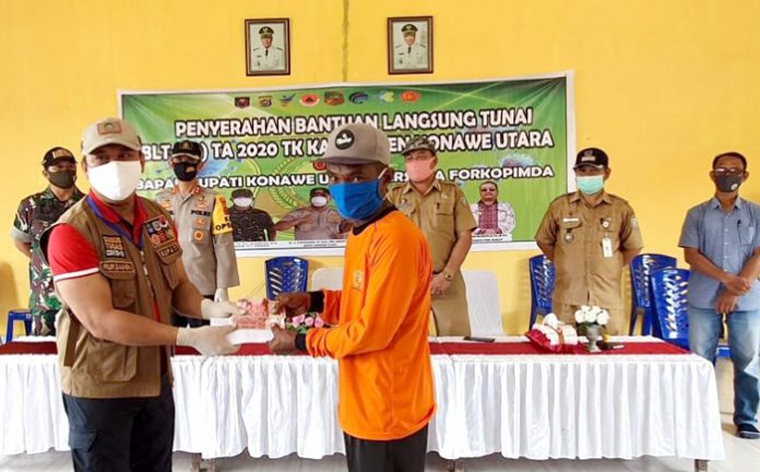 Penyerahan BLT-DD Oleh Bupati Konut