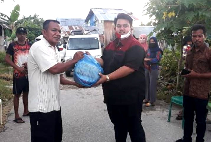 Lagi, Yudianto Mahardika Dor To Dor Bagikan 50 Paket Sembako di Lorong Damai