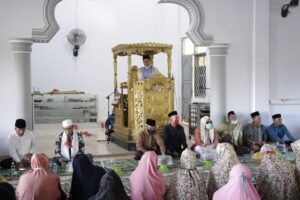 Lukman Abunawas dan Surunuddin Dangga Sumbang Dana Pembangunan Masjid