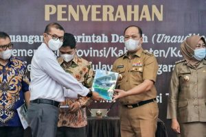 Bupati Ruksamin Serahkan LKPD 2020 ke BPK