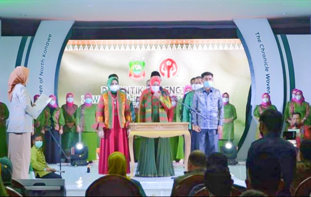 Hj. Nur Ponira Nahkodai Dekranasda Konut