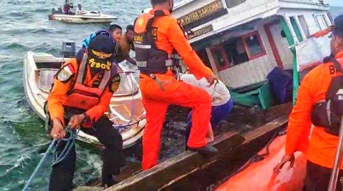 Dihantam Gelombang, Kapal KM Putra 01 Tenggelam di Tanjung Toronipa