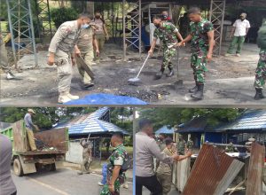 TNI dan Polri Bersihkan Puing-Puing Pasca Kerusuhan di Kendari Beach