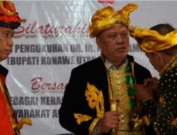 Usai di Butur, Ruksamin Terima Gelar Kehormatan dari Masyarakat Adat Wakatobi
