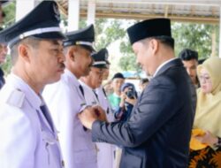 Abdul Azis Tekankan Tujuh Kades Terpilih di Poli-polia Transparan Kelola Anggaran