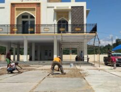 Warga Ramai-ramai Kerja Bakti Jelang Peresmian Masjid Hj. Mahi Riso di Puuwanggudu