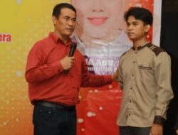 Andi Amran Sulaiman Salurkan Bantuan Ambulans di Konut dan Beasiswa Yatim Piatu di Kolaka