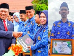 Bupati Konawe Utara Beri Penghargaan Sekh Ahmad Kepala Sekolah Berprestasi di Momen Hardiknas 2023