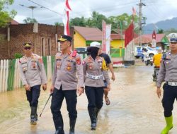 Kapolres Konut Kerahkan Personel Evakuasi Korban Banjir di Andowia