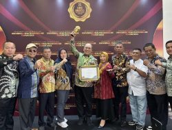 Kadis Sosial Konut Dampingi Bupati Terima Penghargaan Nasional