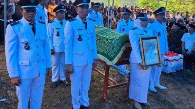 Pemakaman Kades Tadoloiyo Trans Diwarnai Upacara Penghormatan Sebagai Putra Terbaik Daerah
