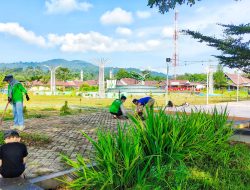 Puluhan PNS dan PPPK DLH Konawe Utara Dikerahkan Bersihkan Alun-alun Konasara