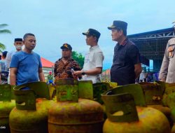 Safari Ramadhan di Wiwirano, Bupati dan Wabup Konut Tinjau Stok LPG 3 Kg