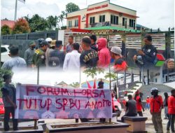 Massa Aksi Tuntut Pemeriksaan SPBU Amoito di DPRD Sulawesi Tenggara