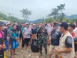 Babinsa Tegur Pemilik Rakit di Konawe Utara, Ingatkan Keselamatan Penumpang