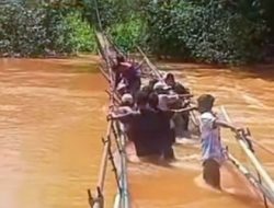 Warga Padalere Utama Pertahankan Jembatan Gantung dari Terjangan Banjir
